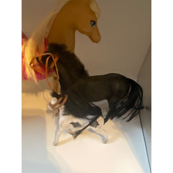 Lot Of Three Toy Horses With Accessories - Black White & Yellow With Pink Saddle - Picture 9 of 9